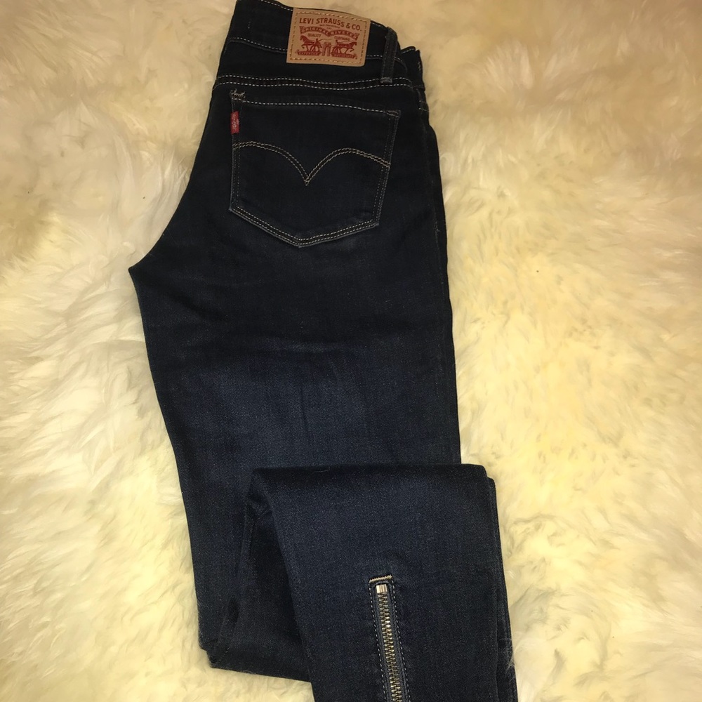 🚫🚫🚫 SOLD Levi’s dark wash jeans